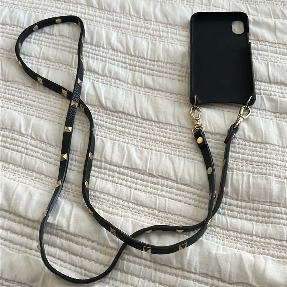 Black and Gold iPhone X/XS Case with Sleek Design - Picture 2 of 3